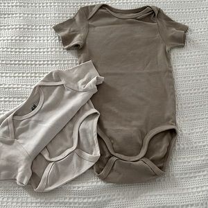BRAND NEW! NWT✨ H&M Onesie “BROWN NEUTRAL SET” 2T